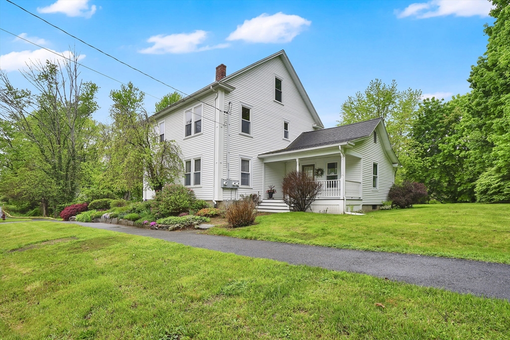 224 College Hwy, Southampton, Massachusetts, 4 Bedrooms Bedrooms, 10 Rooms Rooms,2.5 BathroomsBathrooms,Residential Income,For Sale,College Hwy,73519928