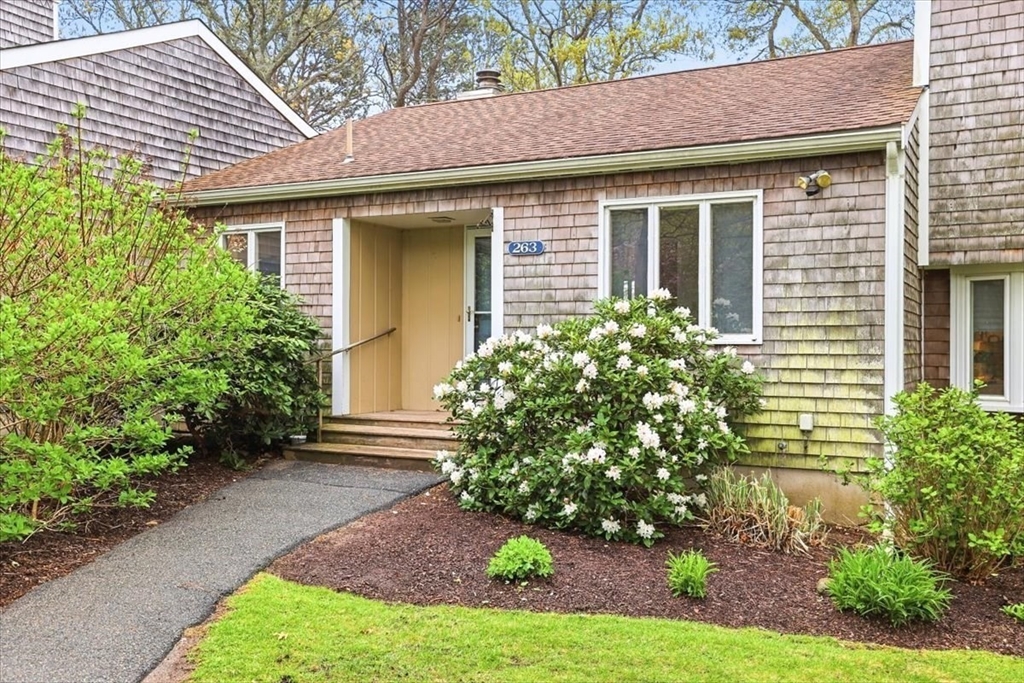 263 Seaward Bend, Falmouth, Massachusetts, 2 Bedrooms Bedrooms, 4 Rooms Rooms,3 BathroomsBathrooms,Residential Lease,For Rent,Seaward Bend,73519935