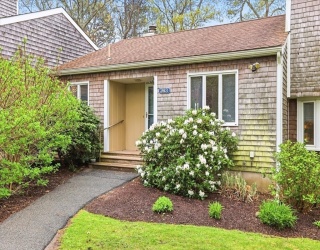 263 Seaward Bend, Falmouth, Massachusetts, 2 Bedrooms Bedrooms, 4 Rooms Rooms,3 BathroomsBathrooms,Residential Lease,For Rent,Seaward Bend,73519935