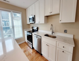 64 Waverly, Boston, Massachusetts, 4 Bedrooms Bedrooms, 6 Rooms Rooms,3 BathroomsBathrooms,Residential Lease,For Rent,Waverly,73519834