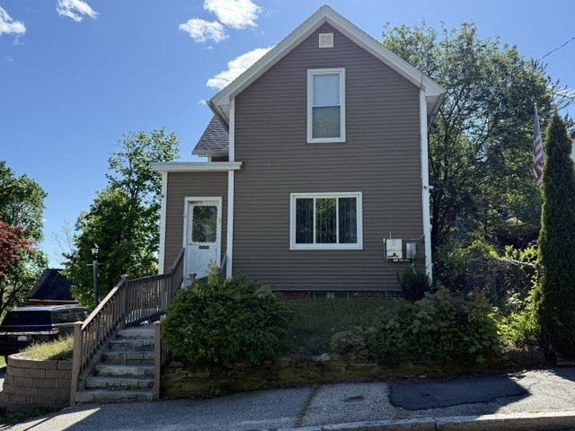 11 Wayne St, Worcester, Massachusetts, 5 Bedrooms Bedrooms, 11 Rooms Rooms,3 BathroomsBathrooms,Residential,For Sale,Wayne St,73519847