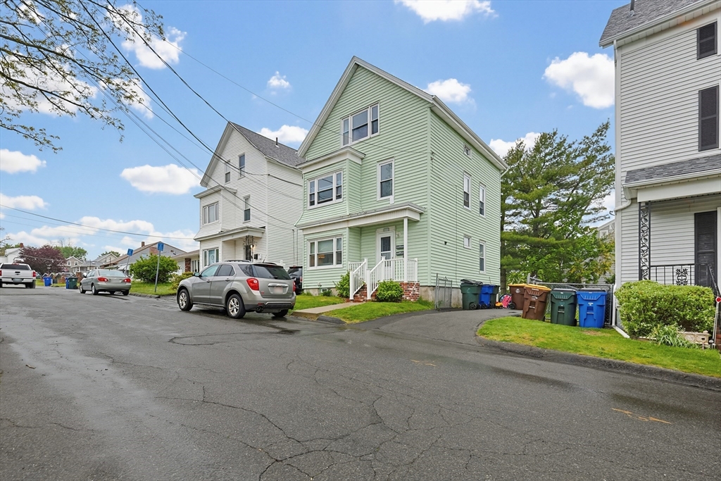 105 Andrews, Fall River, Massachusetts, 4 Bedrooms Bedrooms, 11 Rooms Rooms,3 BathroomsBathrooms,Residential Income,For Sale,Andrews,73519699