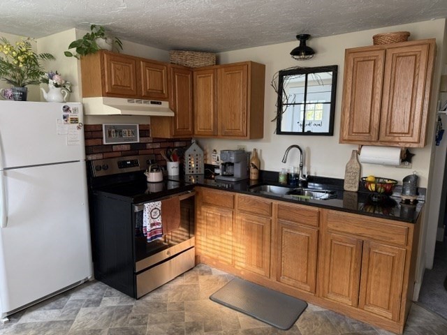 1306 Main Street, Holden, Massachusetts, 2 Bedrooms Bedrooms, 4 Rooms Rooms,1 BathroomBathrooms,Residential Lease,For Rent,Main Street,73519857