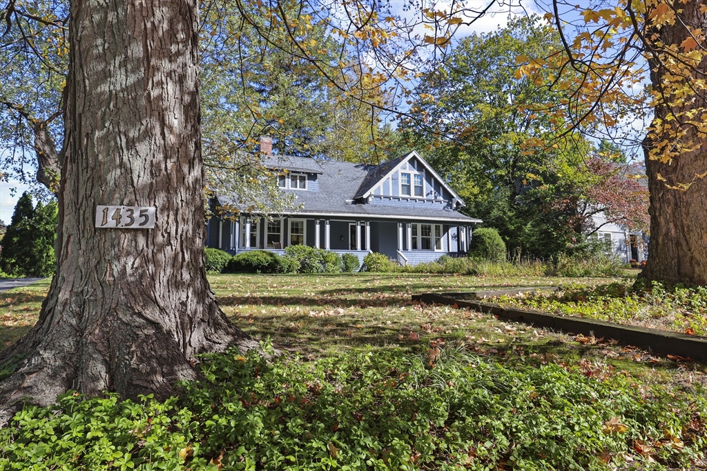 1435 Longmeadow Street, Longmeadow, Massachusetts, 4 Bedrooms Bedrooms, 8 Rooms Rooms,2 BathroomsBathrooms,Residential,For Sale,Longmeadow Street,73480647