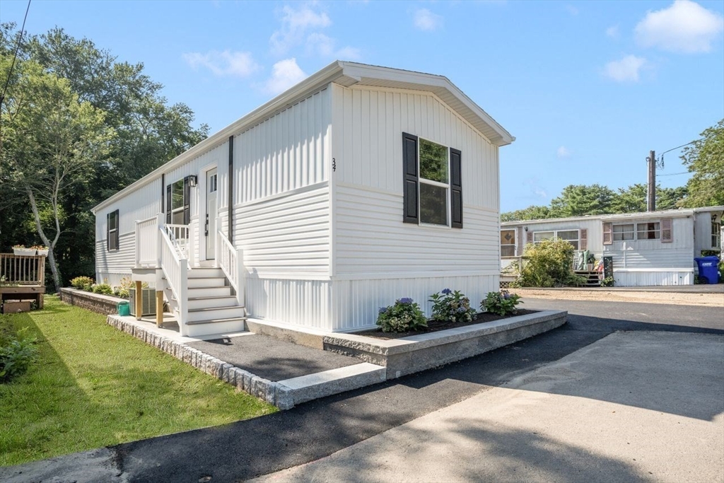 4 Northwest, North Attleboro, Massachusetts, 2 Bedrooms Bedrooms, 4 Rooms Rooms,2 BathroomsBathrooms,Residential,For Sale,Northwest,73520017