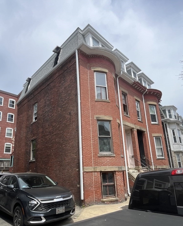 658 E Fifth, Boston, Massachusetts, 6 Bedrooms Bedrooms, 16 Rooms Rooms,5 BathroomsBathrooms,Residential Income,For Sale,E Fifth,73520023
