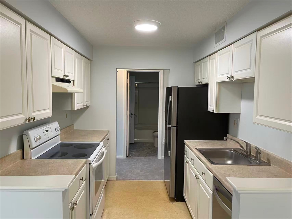12 Beals Cove Rd, Hingham, Massachusetts, 1 Bedroom Bedrooms, 4 Rooms Rooms,1 BathroomBathrooms,Residential Lease,For Rent,Beals Cove Rd,73519833