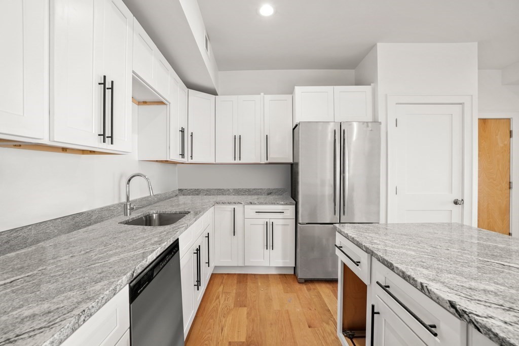 38 Fleet St, Boston, Massachusetts, 2 Bedrooms Bedrooms, 5 Rooms Rooms,2 BathroomsBathrooms,Residential Lease,For Rent,Fleet St,73520042