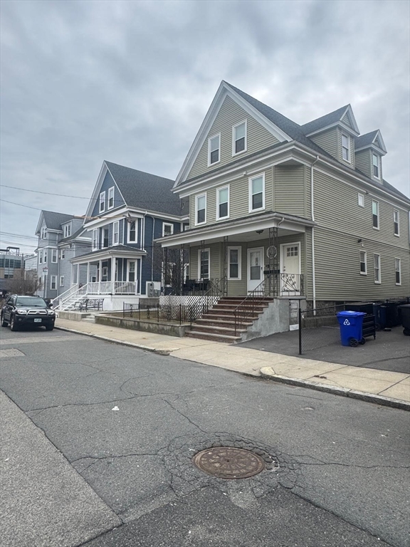 8 Benson Street, Boston, Massachusetts, 2 Bedrooms Bedrooms, 3 Rooms Rooms,1 BathroomBathrooms,Residential Lease,For Rent,Benson Street,73520044