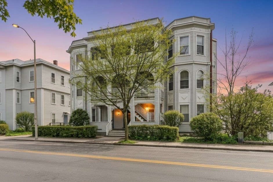 178 Lincoln Street, Worcester, Massachusetts, 2 Bedrooms Bedrooms, 5 Rooms Rooms,1.5 BathroomsBathrooms,Residential,For Sale,Lincoln Street,73513824
