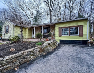 56 Rockridge Rd, Framingham, Massachusetts, 3 Bedrooms Bedrooms, 7 Rooms Rooms,2 BathroomsBathrooms,Residential Lease,For Rent,Rockridge Rd,73520076
