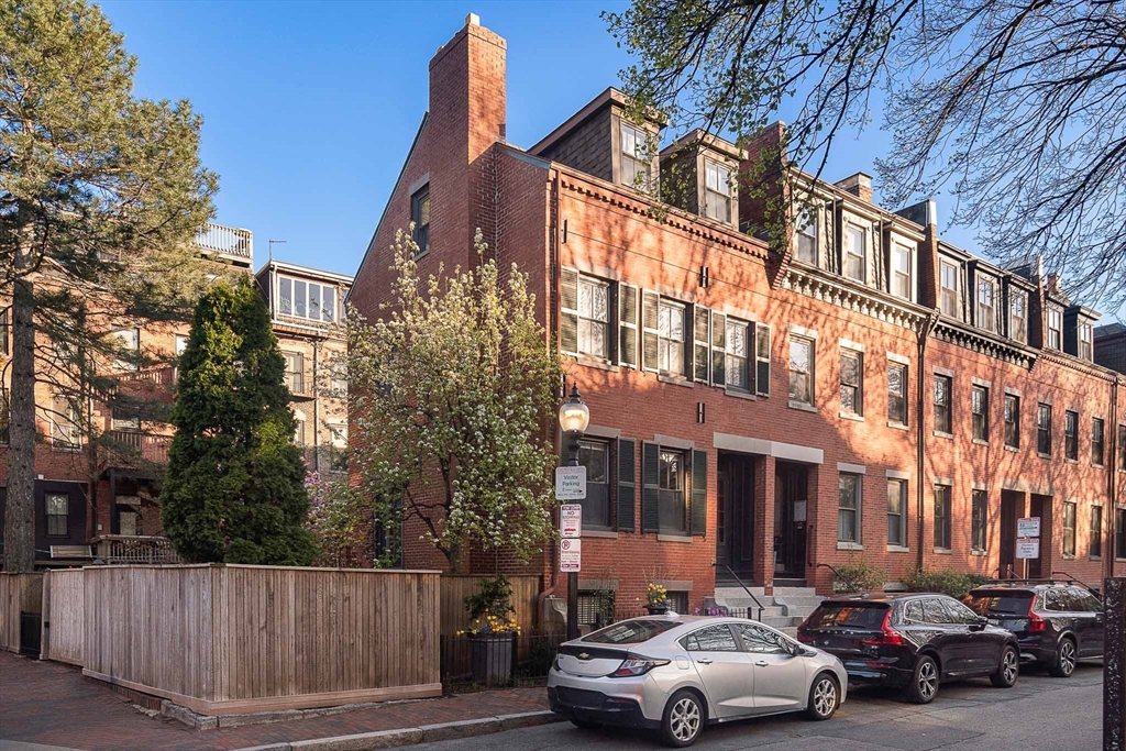 8 Ringgold St, Boston, Massachusetts, 4 Bedrooms Bedrooms, 9 Rooms Rooms,3 BathroomsBathrooms,Residential,For Sale,Ringgold St,73520095