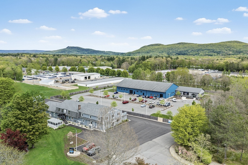 193-195 Northampton St, Easthampton, Massachusetts, ,Commercial Sale,For Sale,Northampton St,73520094