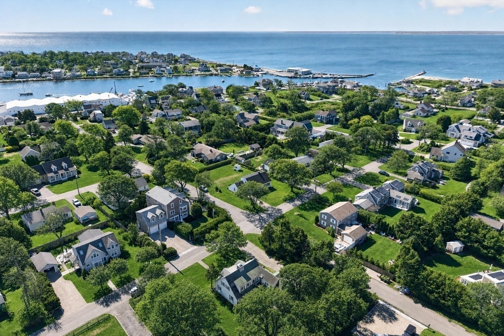 41 Belvidere Rd, Falmouth, Massachusetts, 3 Bedrooms Bedrooms, 6 Rooms Rooms,2 BathroomsBathrooms,Residential,For Sale,Belvidere Rd,73513632