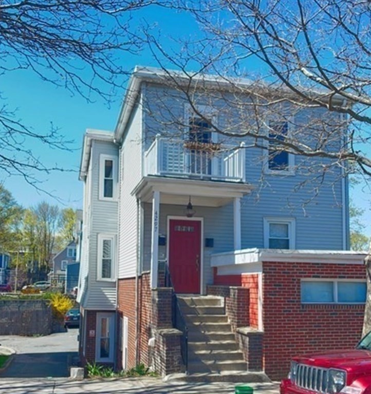 4295 Washington St, Boston, Massachusetts, 2 Bedrooms Bedrooms, 6 Rooms Rooms,1 BathroomBathrooms,Residential Lease,For Rent,Washington St,73520109