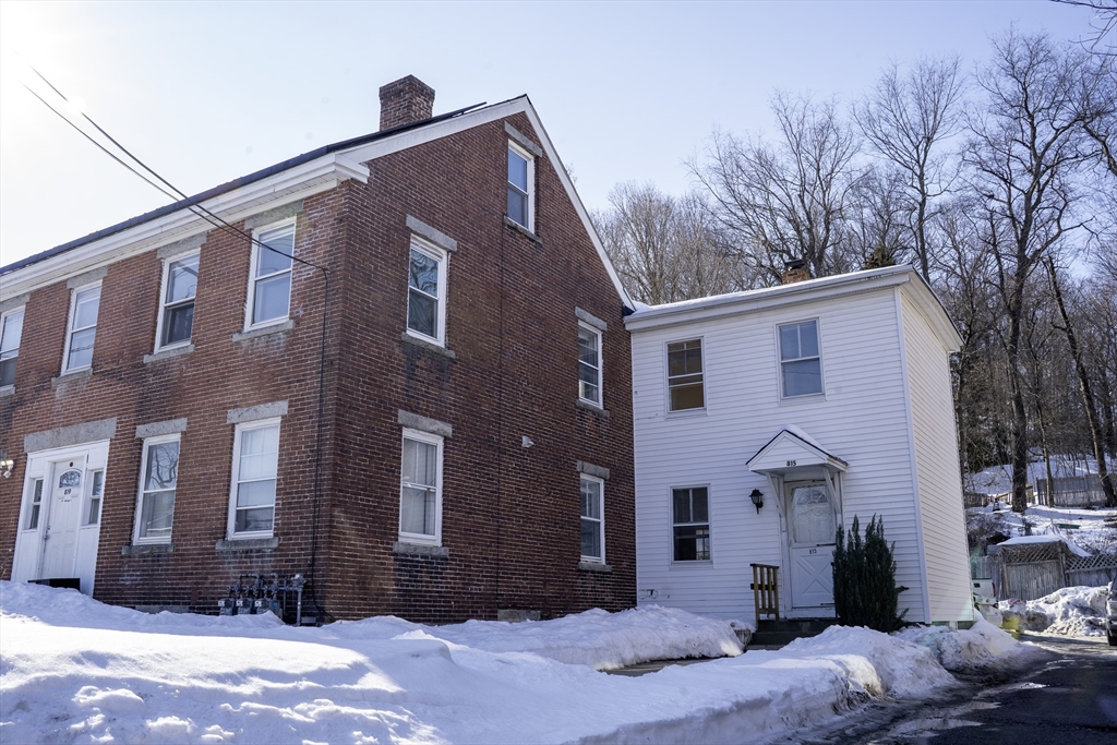 815-819 River St, Fitchburg, Massachusetts, 5 Bedrooms Bedrooms, 13 Rooms Rooms,3.5 BathroomsBathrooms,Residential Income,For Sale,River St,73487479