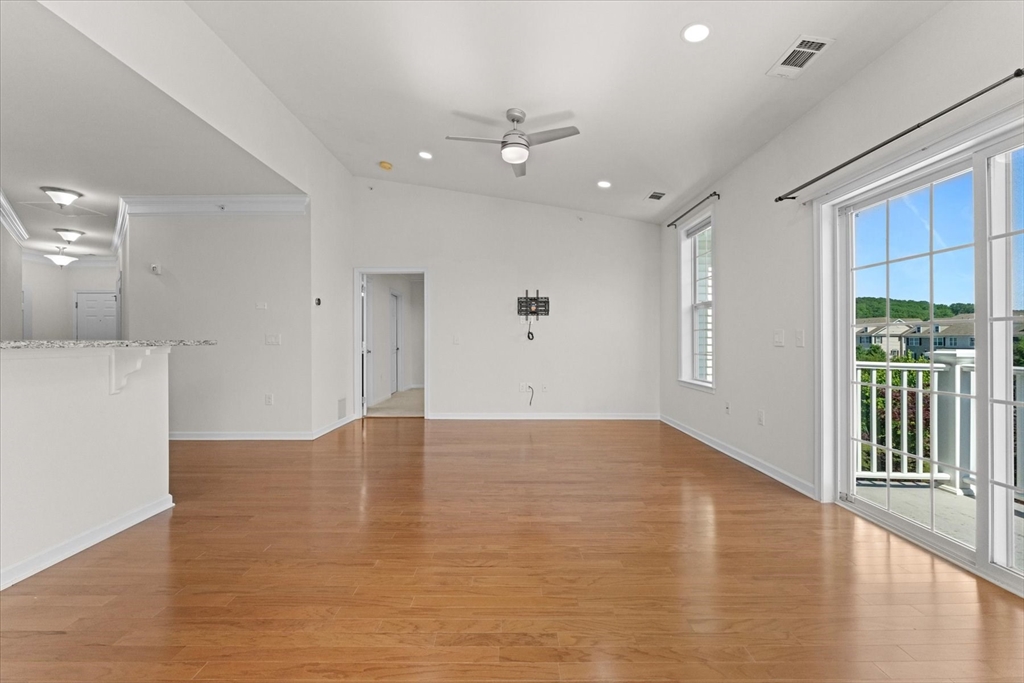 216 Corning Fairbanks, Westborough, Massachusetts, 2 Bedrooms Bedrooms, 4 Rooms Rooms,2 BathroomsBathrooms,Residential Lease,For Rent,Corning Fairbanks,73520154