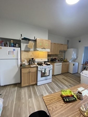254 Windsor St, Cambridge, Massachusetts, 3 Bedrooms Bedrooms, 5 Rooms Rooms,1 BathroomBathrooms,Residential Lease,For Rent,Windsor St,73520159