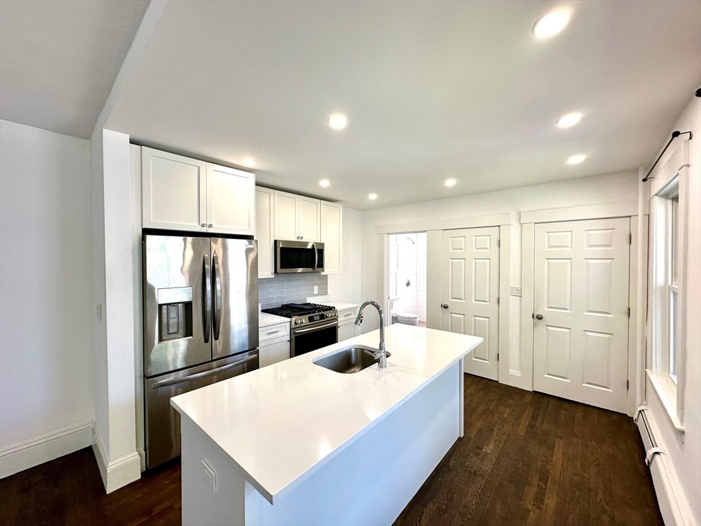 70 Gardner St, Waltham, Massachusetts, 1 Bedroom Bedrooms, 3 Rooms Rooms,1 BathroomBathrooms,Residential Lease,For Rent,Gardner St,73520202