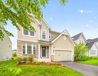 24 Cherry Ln, Hopkinton, Massachusetts, 3 Bedrooms Bedrooms, 6 Rooms Rooms,2.5 BathroomsBathrooms,Residential,For Sale,Cherry Ln,73519797