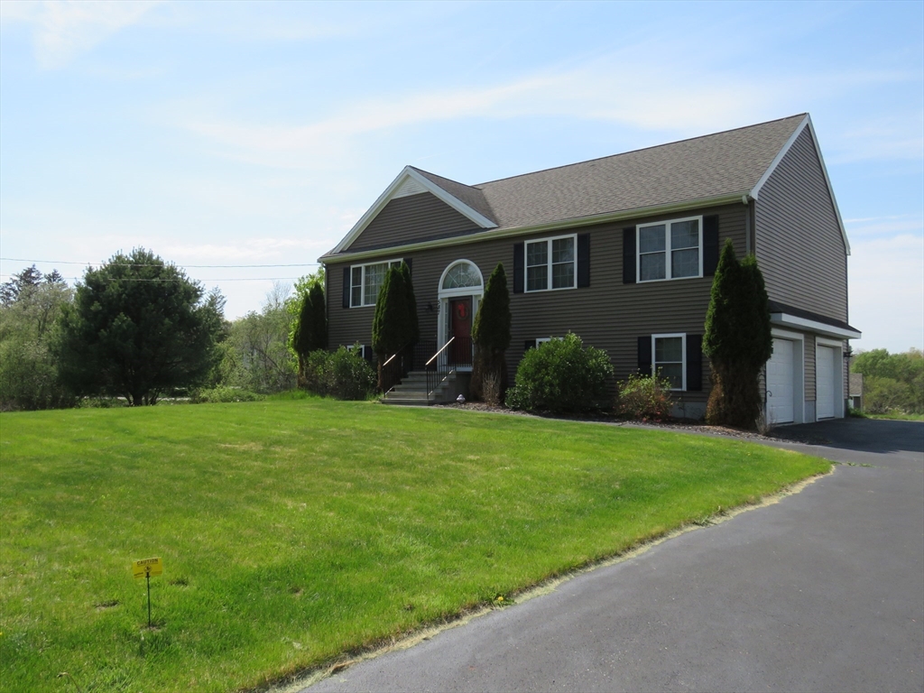 587 Tremont St, Taunton, Massachusetts, 3 Bedrooms Bedrooms, 6 Rooms Rooms,2.5 BathroomsBathrooms,Residential,For Sale,Tremont St,73520031
