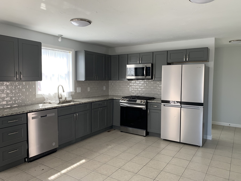 170 Lawrence St., Fall River, Massachusetts, 3 Bedrooms Bedrooms, 5 Rooms Rooms,1.5 BathroomsBathrooms,Residential Lease,For Rent,Lawrence St.,73502014