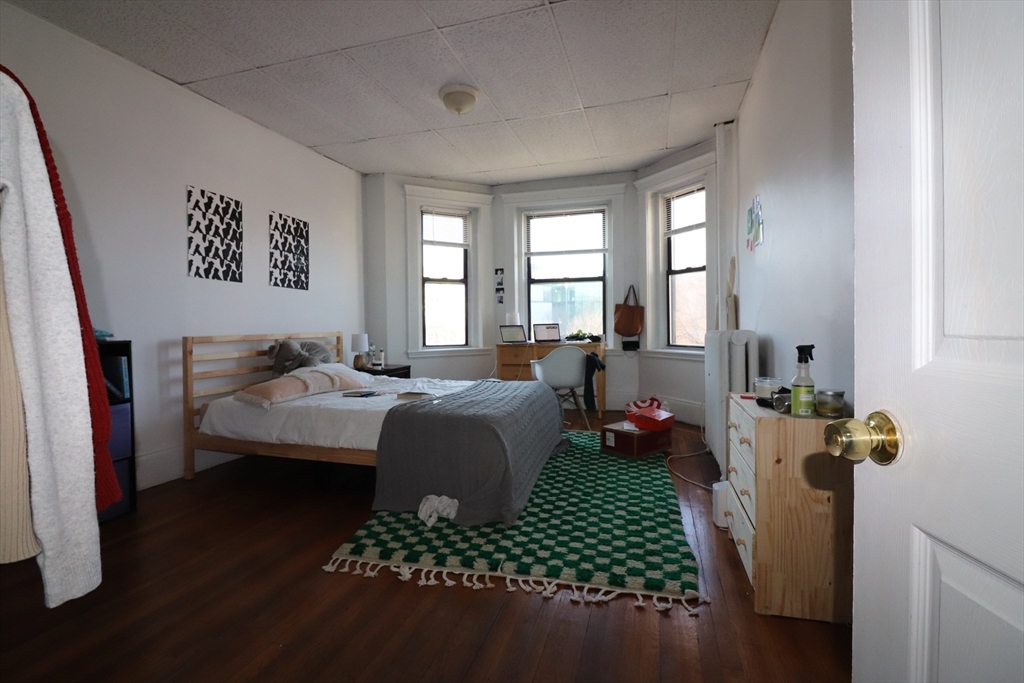 238 Hemenway Street, Boston, Massachusetts, 3 Bedrooms Bedrooms, 5 Rooms Rooms,1 BathroomBathrooms,Residential Lease,For Rent,Hemenway Street,73520309