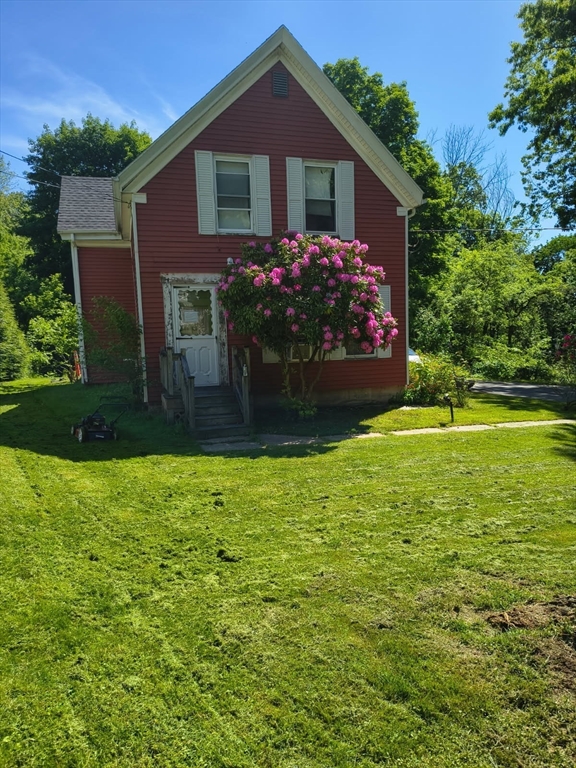 41 Linwood St, Haverhill, Massachusetts, 2 Bedrooms Bedrooms, 7 Rooms Rooms,1.5 BathroomsBathrooms,Residential,For Sale,Linwood St,73520317