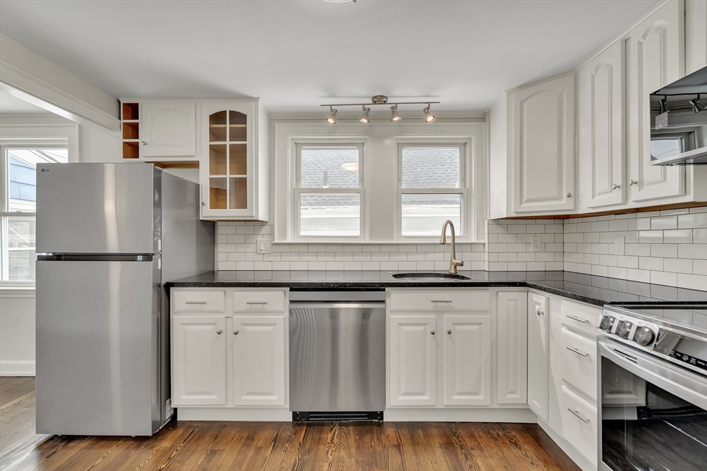 19 Fairview Ave, Malden, Massachusetts, 3 Bedrooms Bedrooms, 6 Rooms Rooms,1 BathroomBathrooms,Residential Lease,For Rent,Fairview Ave,73517863
