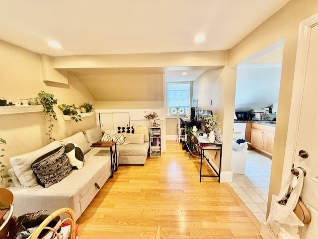 2 Derne, Boston, Massachusetts, 1 Bedroom Bedrooms, 4 Rooms Rooms,1 BathroomBathrooms,Residential Lease,For Rent,Derne,73520327