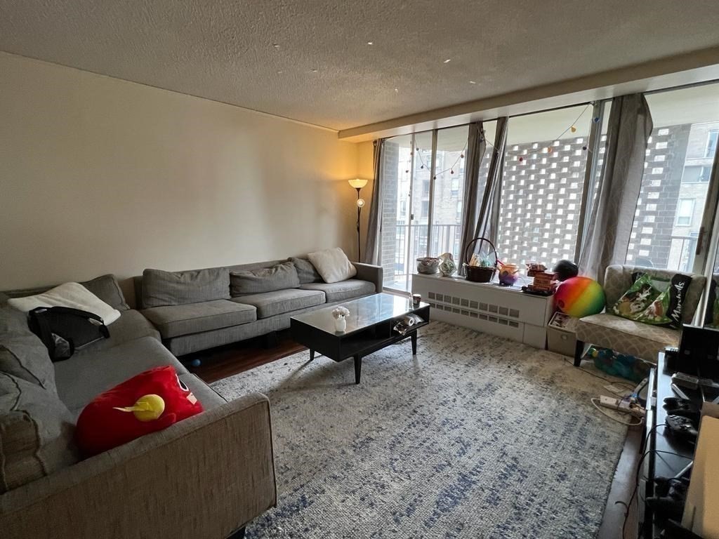 44 Washington St, Brookline, Massachusetts, 2 Bedrooms Bedrooms, 6 Rooms Rooms,2 BathroomsBathrooms,Residential Lease,For Rent,Washington St,73520363