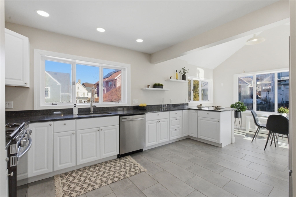15 South Fairview Street, Boston, Massachusetts, 3 Bedrooms Bedrooms, 6 Rooms Rooms,1 BathroomBathrooms,Residential,For Sale,South Fairview Street,73520341