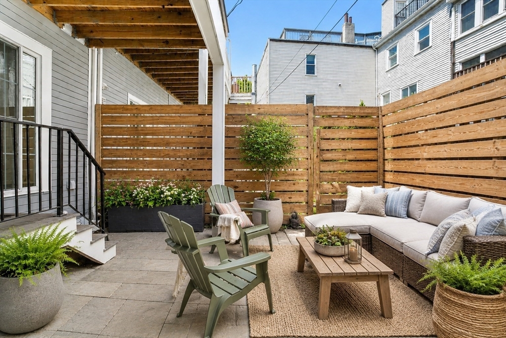 142 West 8th Street, Boston, Massachusetts, 3 Bedrooms Bedrooms, 5 Rooms Rooms,3 BathroomsBathrooms,Residential Lease,For Rent,West 8th Street,73520366