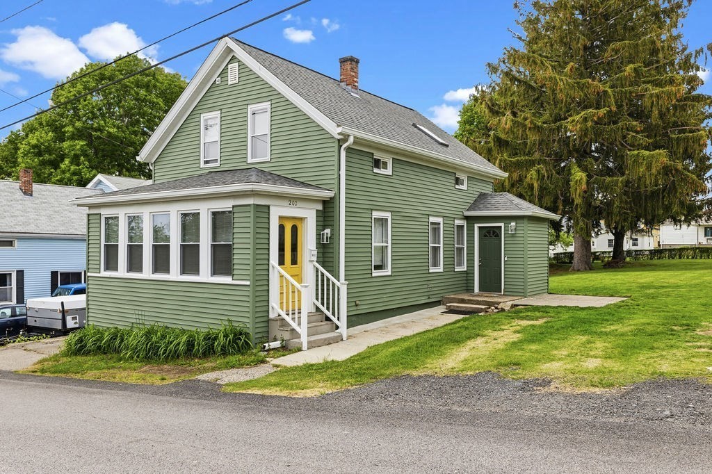200 Judson Street, Tiverton, Rhode Island, 3 Bedrooms Bedrooms, 6 Rooms Rooms,2 BathroomsBathrooms,Residential,For Sale,Judson Street,73520369