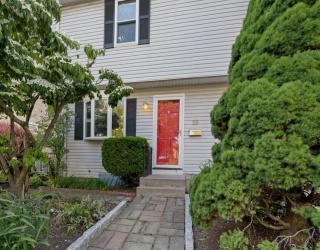 55 Waterhouse Street, Somerville, Massachusetts, 3 Bedrooms Bedrooms, 6 Rooms Rooms,1 BathroomBathrooms,Residential Lease,For Rent,Waterhouse Street,73520378