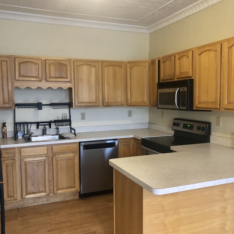 27 High Street, Clinton, Massachusetts, 4 Bedrooms Bedrooms, 7 Rooms Rooms,2 BathroomsBathrooms,Residential Lease,For Rent,High Street,73520384