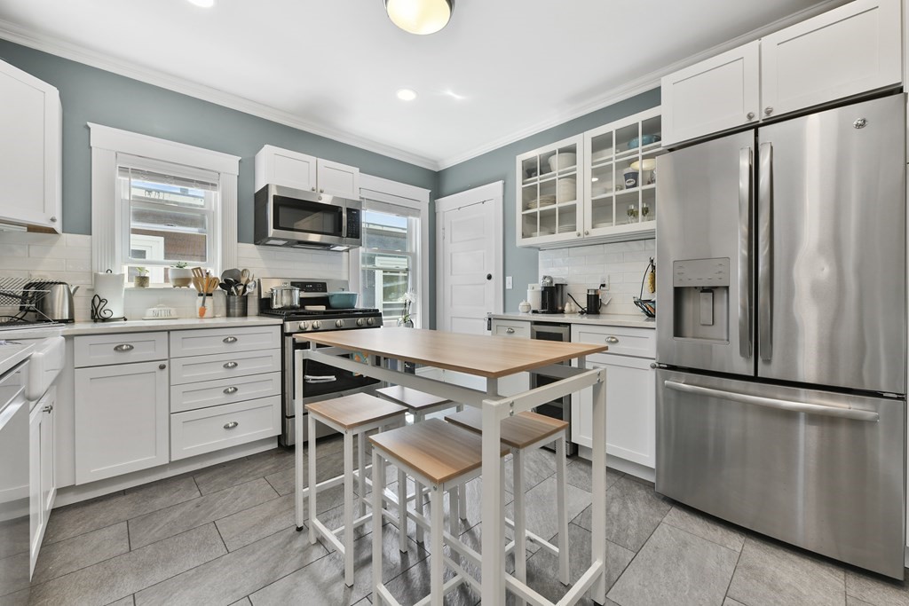 257 E Cottage, Boston, Massachusetts, 3 Bedrooms Bedrooms, 5 Rooms Rooms,1 BathroomBathrooms,Residential Lease,For Rent,E Cottage,73505202