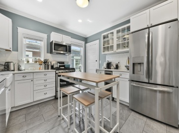 257 E Cottage, Boston, Massachusetts, 3 Bedrooms Bedrooms, 5 Rooms Rooms,1 BathroomBathrooms,Residential Lease,For Rent,E Cottage,73505202