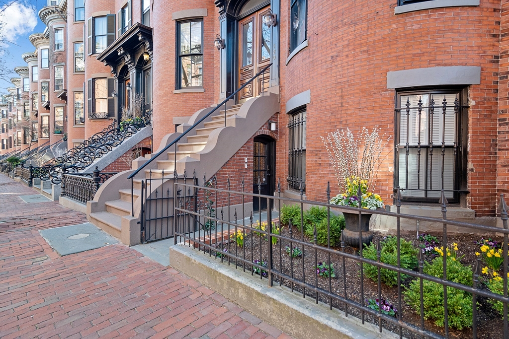 120 Pembroke, Boston, Massachusetts, 1 Bedroom Bedrooms, 4 Rooms Rooms,2 BathroomsBathrooms,Residential Lease,For Rent,Pembroke,73520398