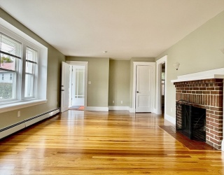 5 Fairview Ave, Watertown, Massachusetts, 2 Bedrooms Bedrooms, 6 Rooms Rooms,1 BathroomBathrooms,Residential Lease,For Rent,Fairview Ave,73520405