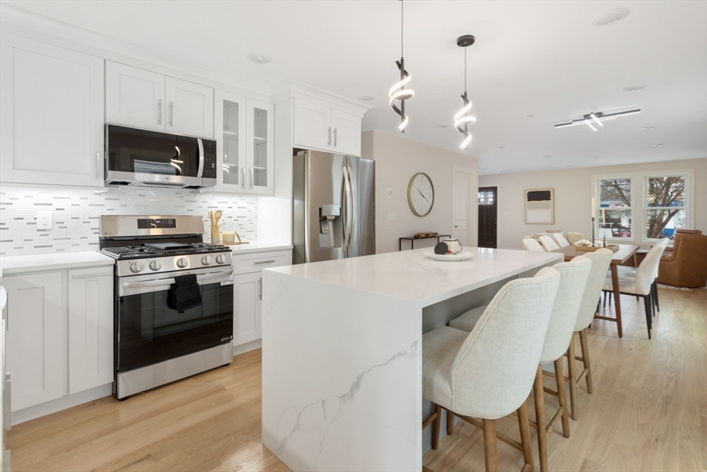 157 Boston Ave, Somerville, Massachusetts, 4 Bedrooms Bedrooms, 9 Rooms Rooms,3 BathroomsBathrooms,Residential Lease,For Rent,Boston Ave,73520404