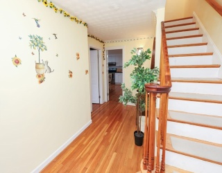 20 Gay St., Quincy, Massachusetts, 3 Bedrooms Bedrooms, 6 Rooms Rooms,2 BathroomsBathrooms,Residential Lease,For Rent,Gay St.,73520406