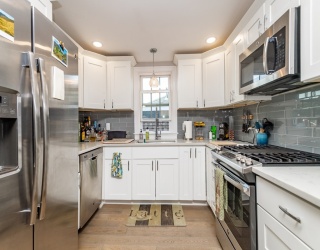 195 School Street, Somerville, Massachusetts, 1 Bedroom Bedrooms, 4 Rooms Rooms,1.5 BathroomsBathrooms,Residential Lease,For Rent,School Street,73520413