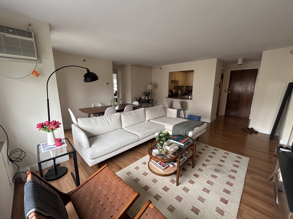 872 Massachusetts, Cambridge, Massachusetts, 2 Bedrooms Bedrooms, 4 Rooms Rooms,2 BathroomsBathrooms,Residential Lease,For Rent,Massachusetts,73520447