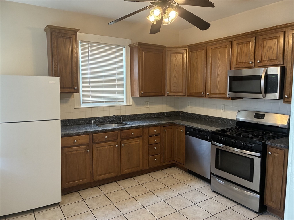 71 W Selden St, Boston, Massachusetts, 3 Bedrooms Bedrooms, 5 Rooms Rooms,1 BathroomBathrooms,Residential Lease,For Rent,W Selden St,73520479