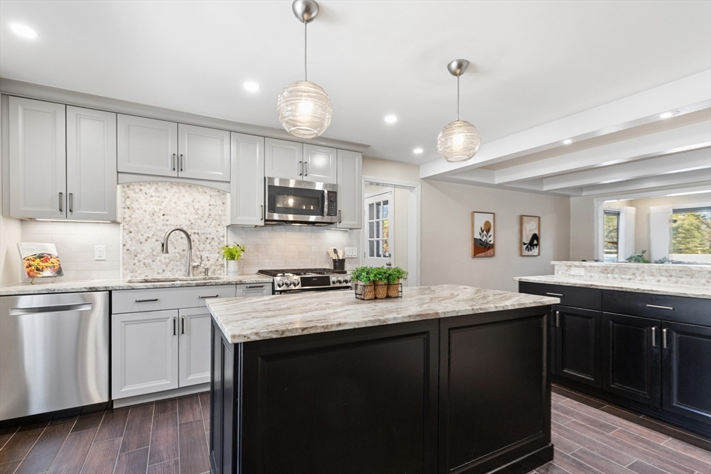 14 Niblick Way, North Reading, Massachusetts, 3 Bedrooms Bedrooms, 9 Rooms Rooms,2.5 BathroomsBathrooms,Residential,For Sale,Niblick Way,73485266