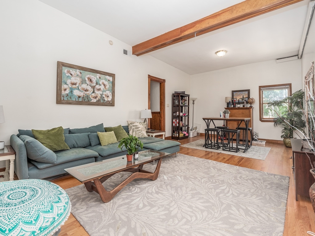 88 Auckland St, Boston, Massachusetts, 4 Bedrooms Bedrooms, 8 Rooms Rooms,1.5 BathroomsBathrooms,Residential Lease,For Rent,Auckland St,73520491
