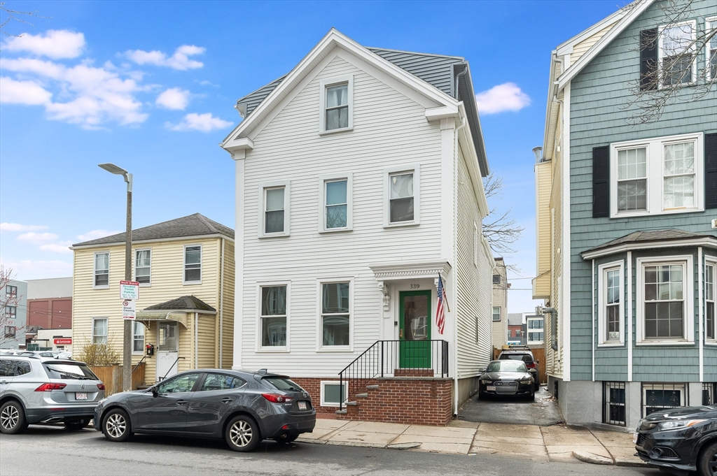 339 W 3rd St, Boston, Massachusetts, 3 Bedrooms Bedrooms, 5 Rooms Rooms,2 BathroomsBathrooms,Residential Lease,For Rent,W 3rd St,73520607