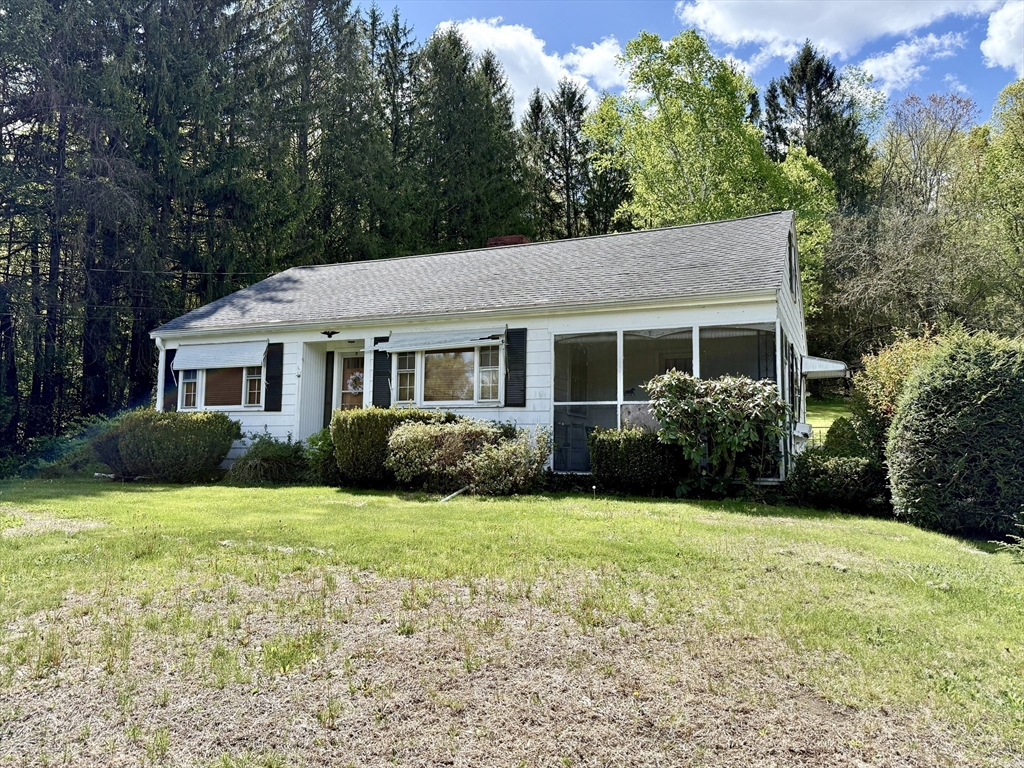 81 Clinton Rd, Sterling, Massachusetts, 3 Bedrooms Bedrooms, 6 Rooms Rooms,1 BathroomBathrooms,Residential,For Sale,Clinton Rd,73520612