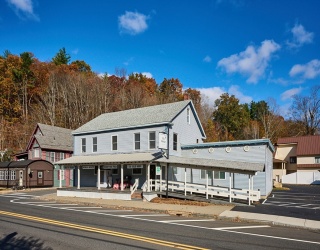 5 W Main St, Erving, Massachusetts, 3 Bedrooms Bedrooms, 6 Rooms Rooms,1 BathroomBathrooms,Residential,For Sale,W Main St,73520616